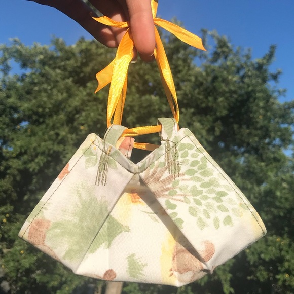 FREE 😷 w/ purchase!! - Picture 7 of 11